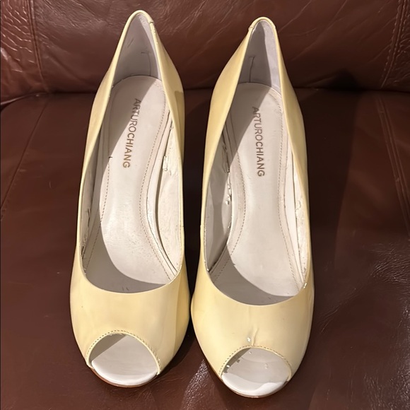 Arturo Chiang Yellow Heels Elegant Peep-Toe Design - Picture 1 of 4